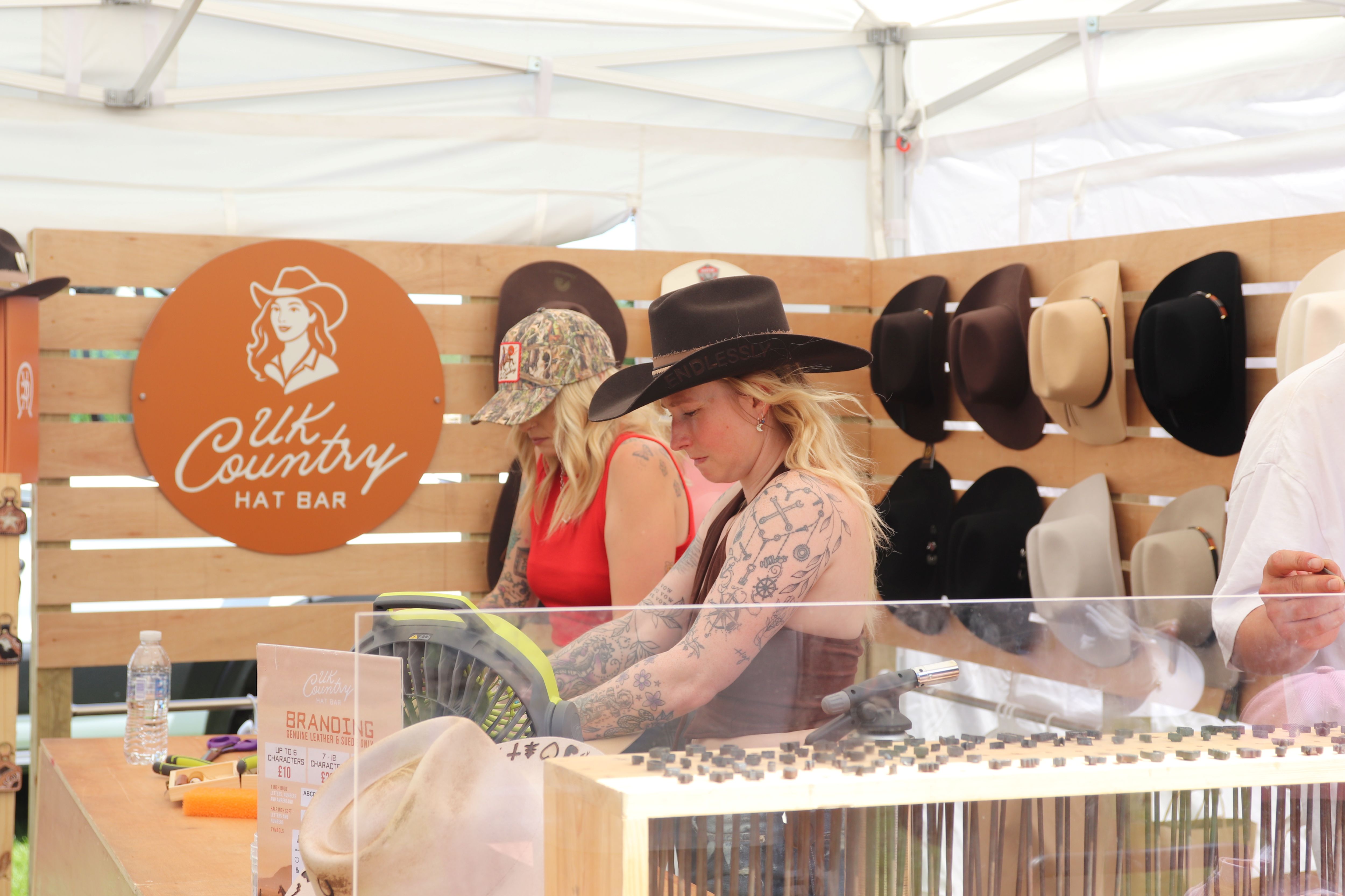 UK Country Hat Bar At The Custom And American Show