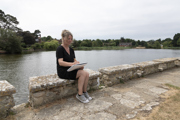 Desktop News Denise Harrison Sketching At Beaulieu 870X580