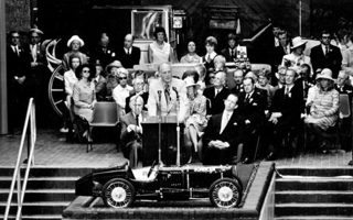 Opening Motor Museum 870X544 600X375
