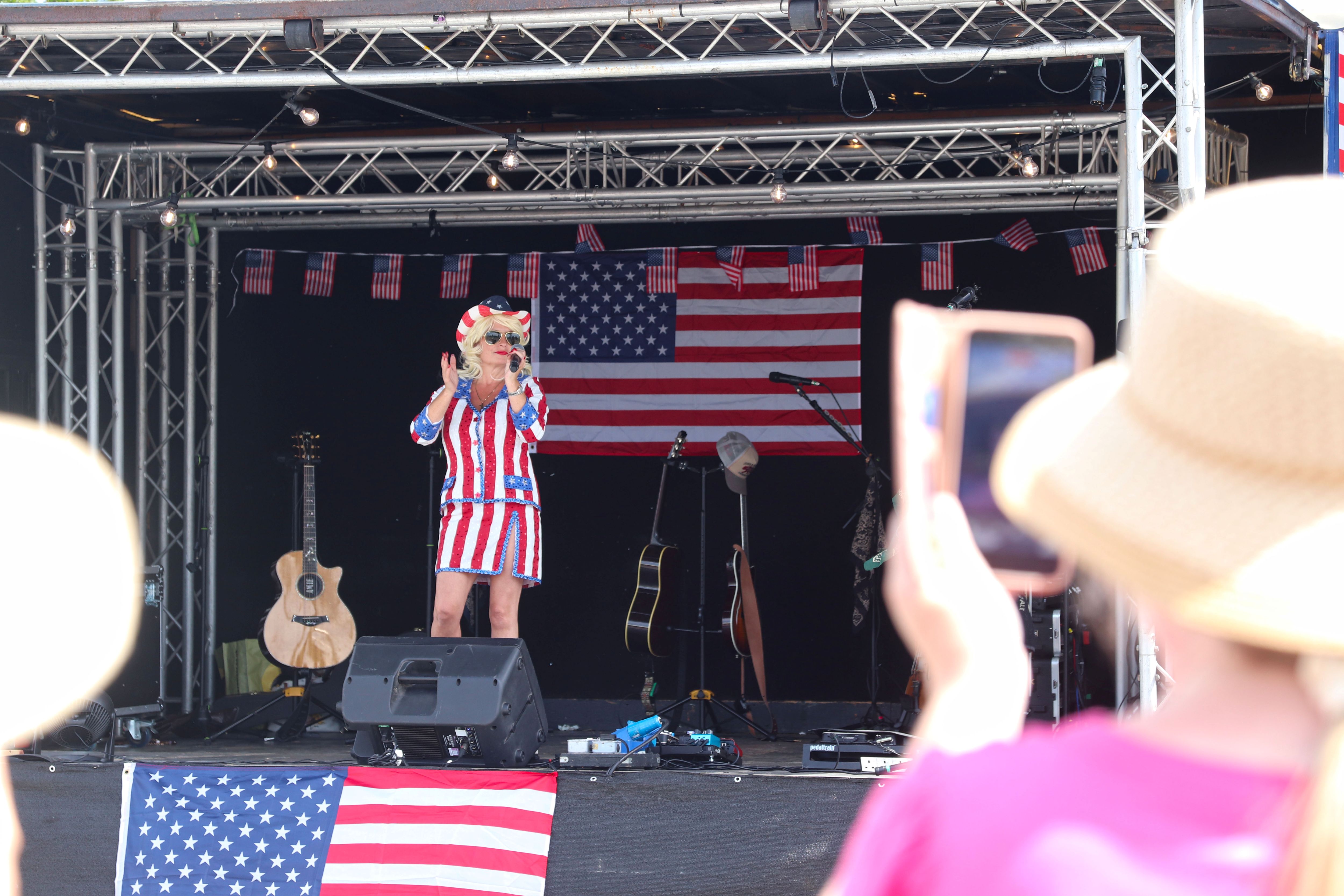 Dolly Parton Tribute Singer At The Custom And American Show