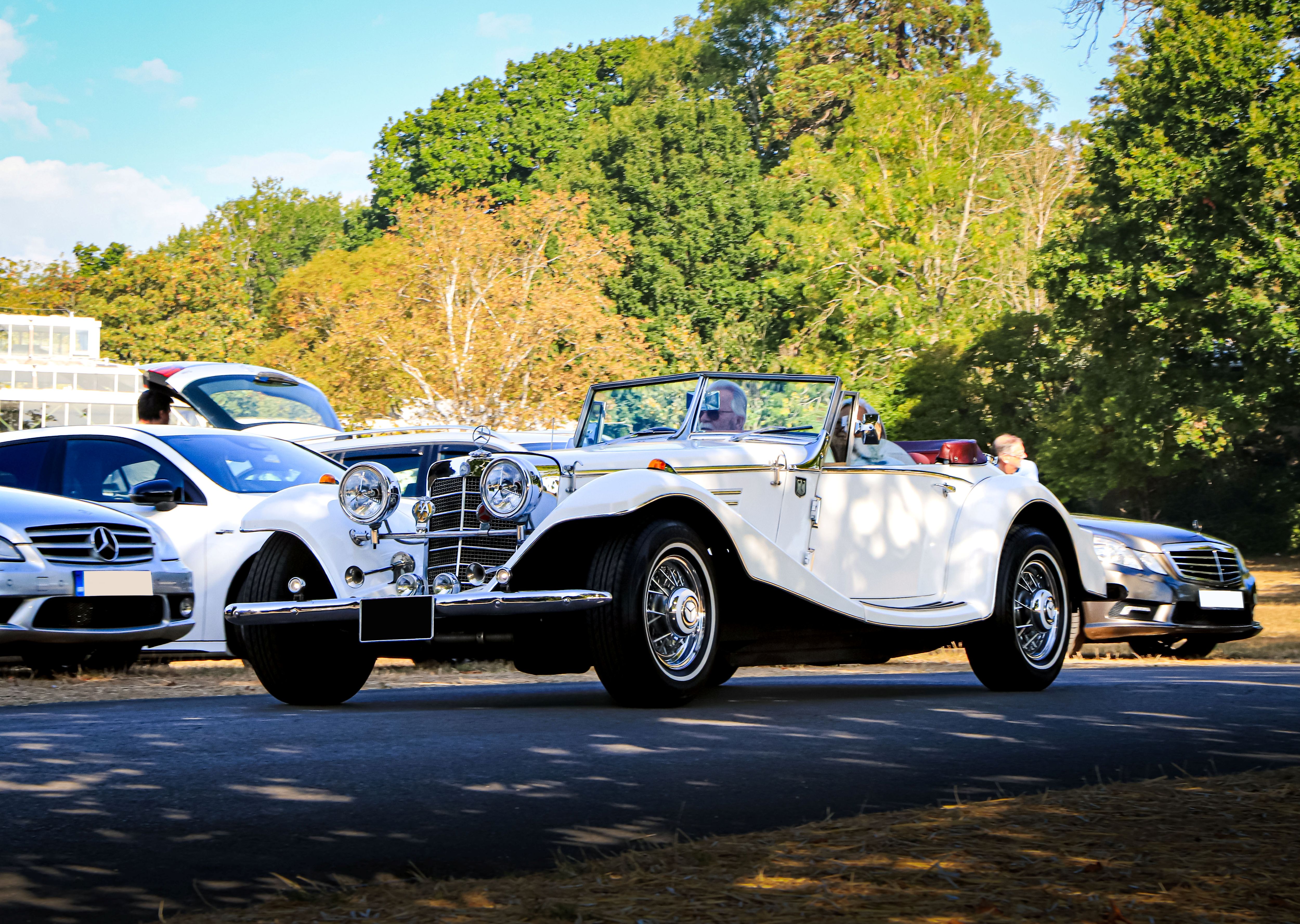 Mercedes Entering Beaulieu