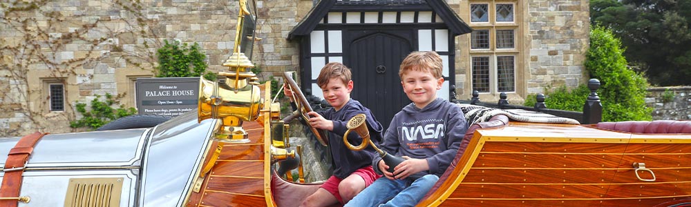 Summer Holiday Motoring Parade Cars At Beaulieuw100x300