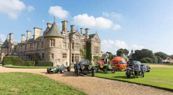 Desktop Attraction Palace House And Vehicles W870px H475px 600X328