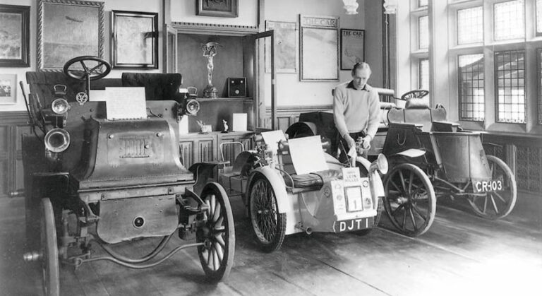 Desktop Attraction Palace House Veteran Cars Entrance Hall