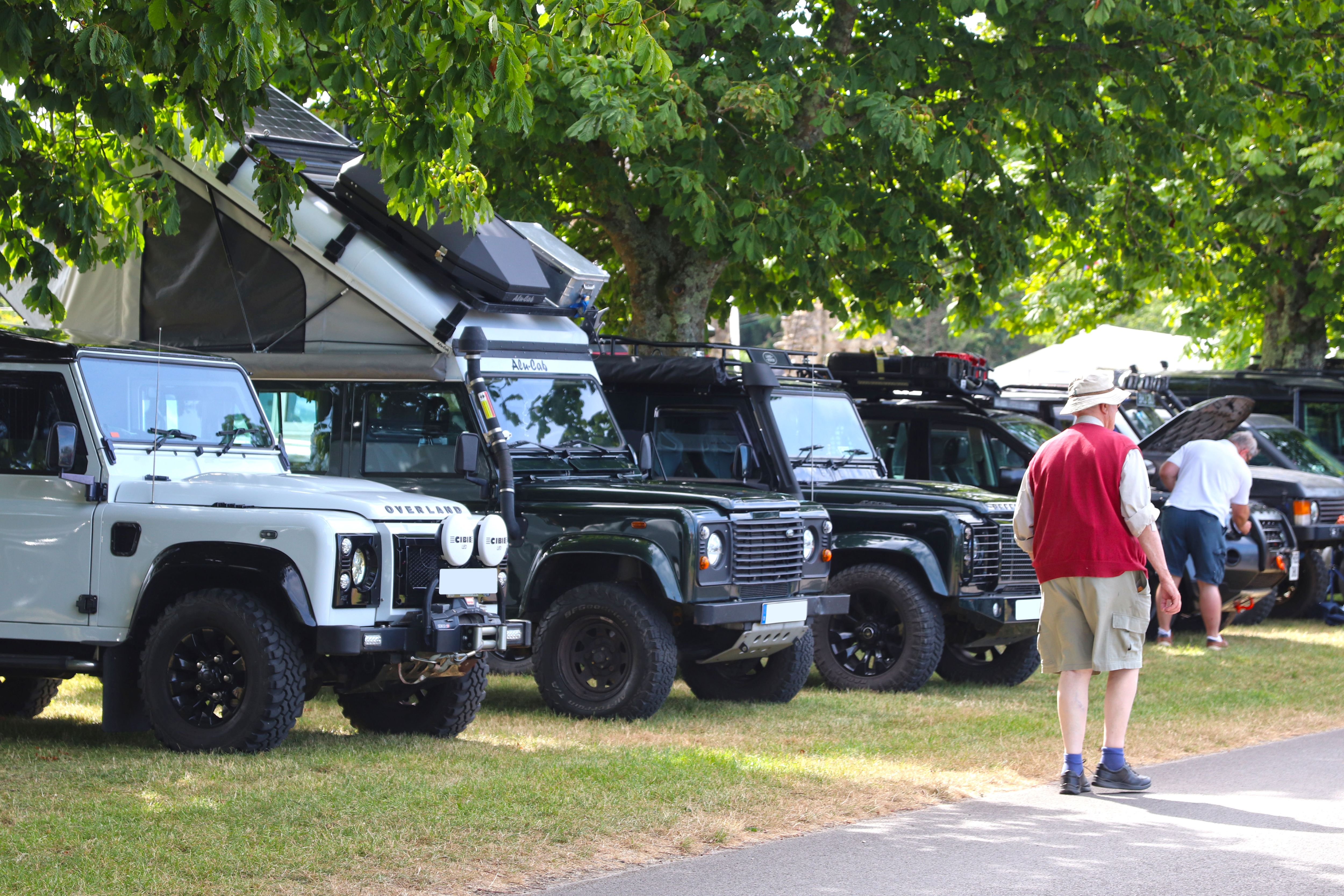Visitors At Simply Land Rover