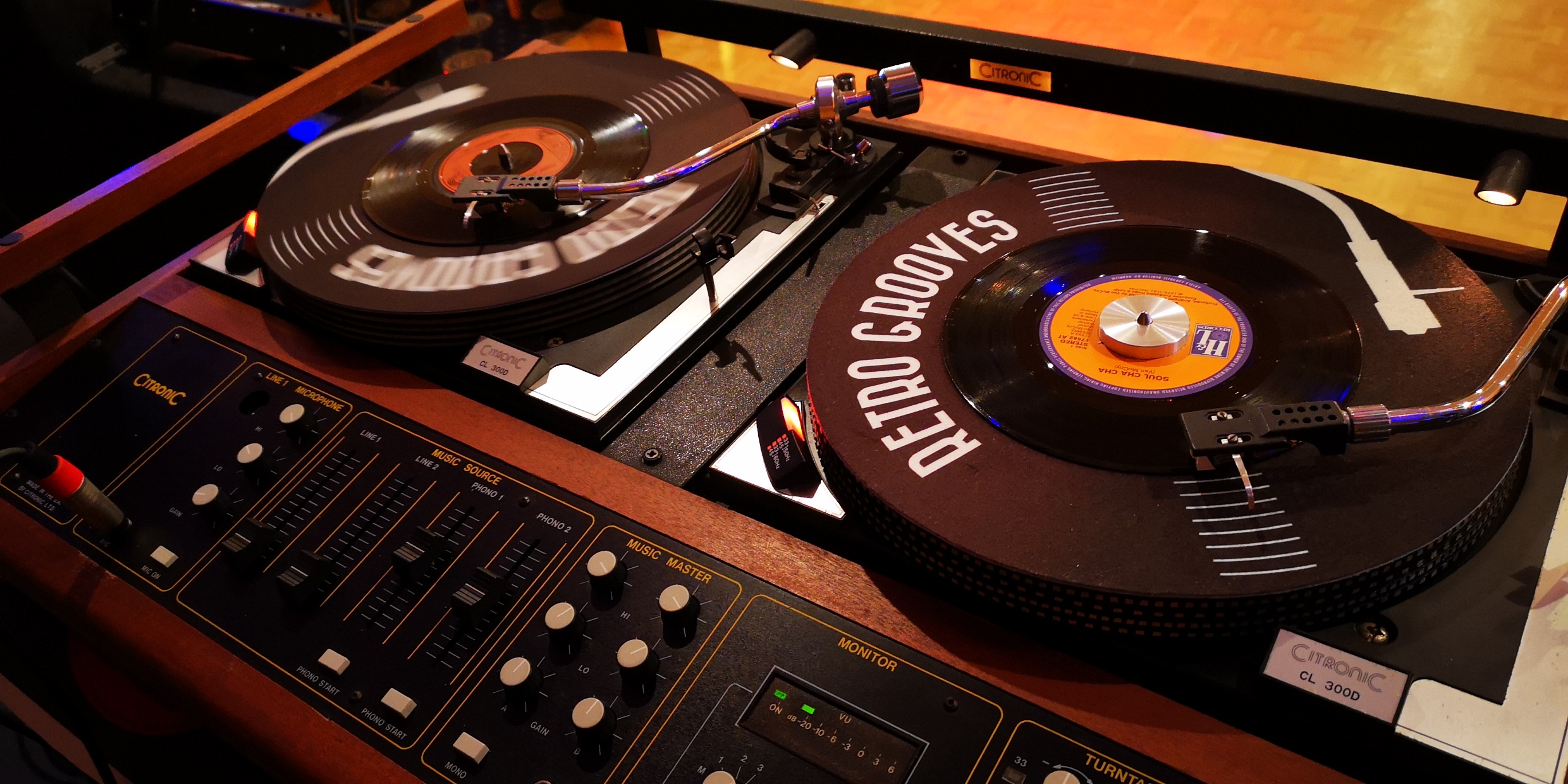 Retro Grooves Vinyl DJ will be at the International Autojumble this year