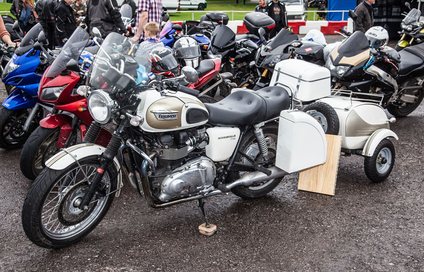 2016-Simply-Bikes-Triumph-w