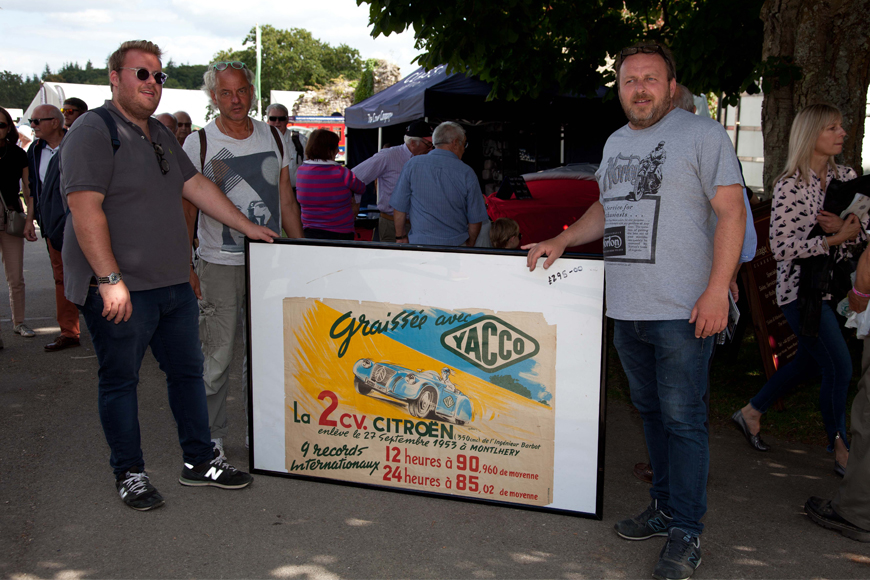 IAJ showgoers with purchase