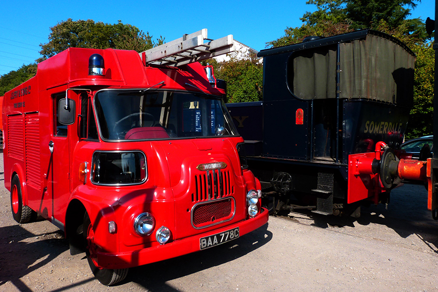 Blue-light-day-1965- Morris- FG40-fire-engine-(870x580)