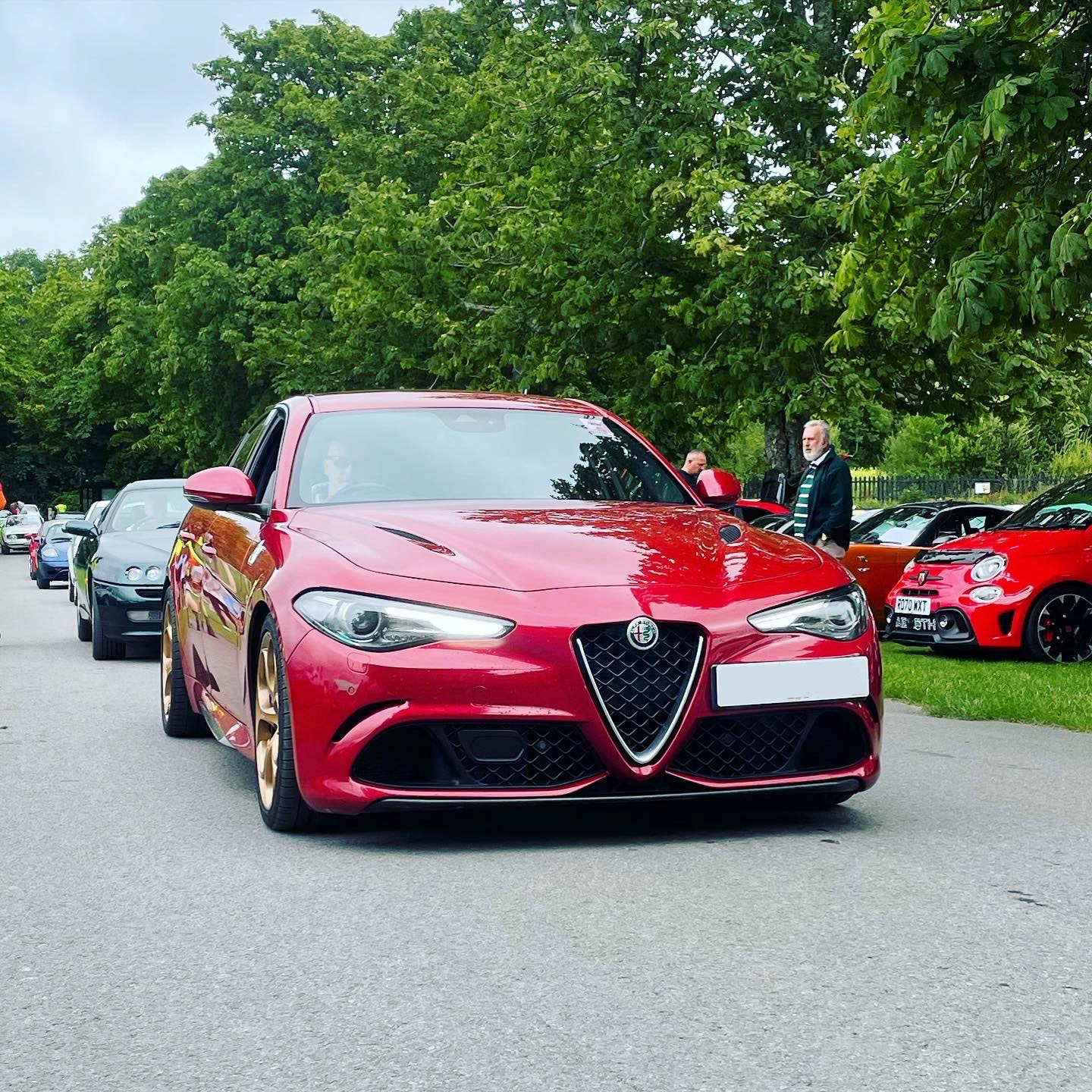 Cars entering Beaulieu for Simply Italian sponsored by Hendy Fiat
