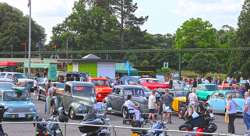 Custom and American cars on the Arena