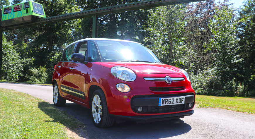 Peter-Kay’s-Fiat-500L-from-Car-Share-drives-into-Beaulieu