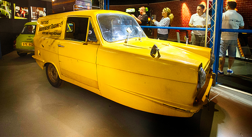 desktop-attraction_On-Screen-Cars_(w870px_h475px)-2