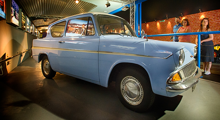 desktop-attraction_On-Screen-Cars_(w870px_h475px)-4