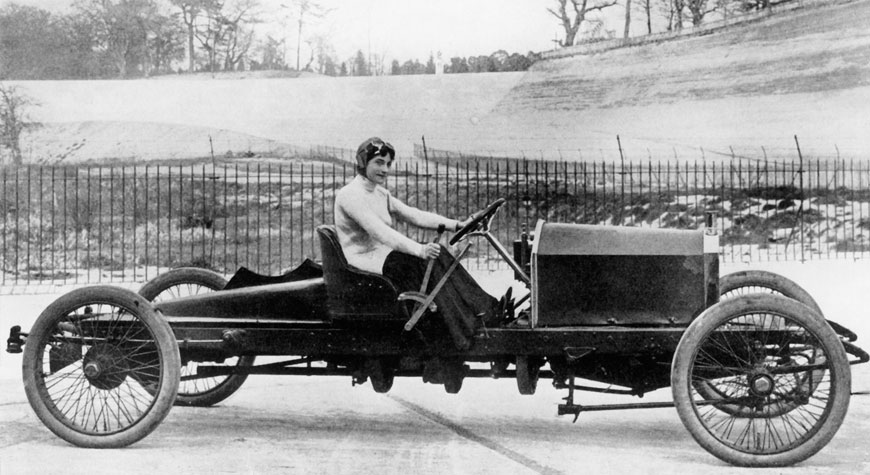 Dorothy Levitt 26hp Napier at Brooklands 1908