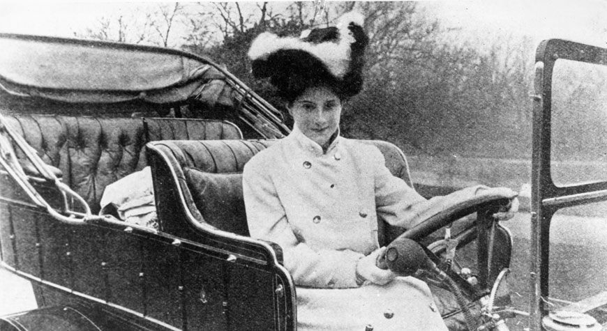 Dorothy Levitt, first woman chauffeur